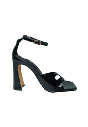 Scarpe Donna Cris Vergré Sandalo nero con tacco scultura. Chiusura con cinturino.