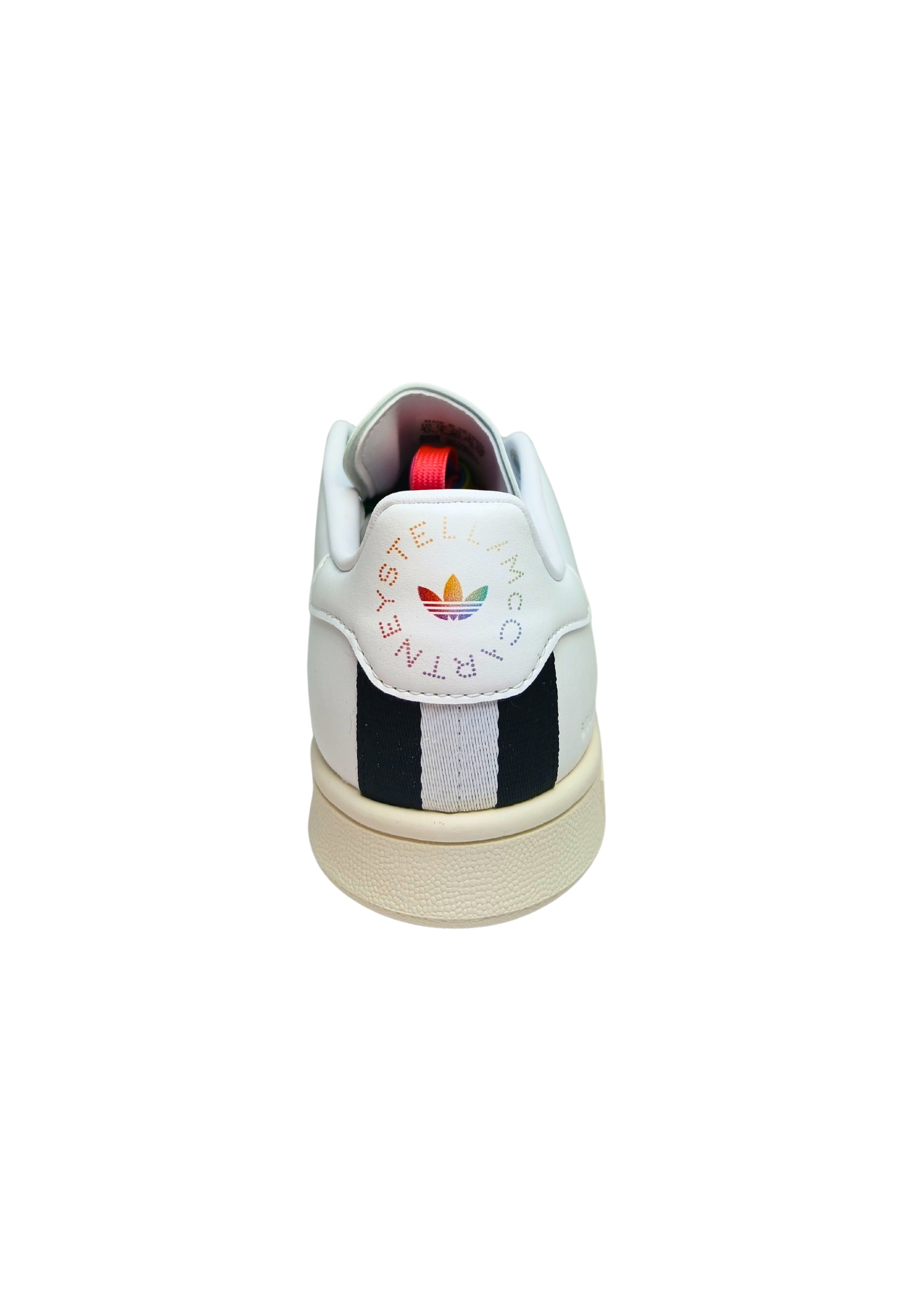 Scarpe Donna Adidas Stella McCarteney Sneakers Stan Smit in ecopelle con lacci colorati, doppio laccio bianco,  brand logo e suola in gomma.