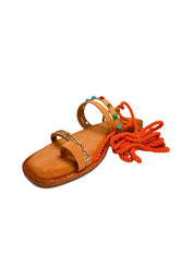 Scarpe Donna Tosca Blu Sandalo Hibiscus dalla forma semi quadrata, tomaia composta da trecce e fascette strassate e con micro borchie.